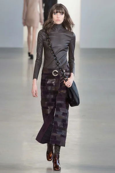 Look 10